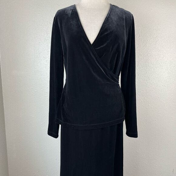 Liz Claiborne Matching Two Piece Black Velour Top and Skirt Size L EUC - Picture 1 of 9